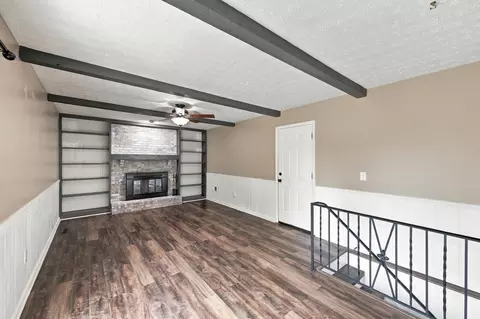 Living - 5449 Timberlake Cir, Orient, OH 43146 photo 5 of 6