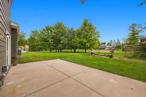 Exterior - 5449 Timberlake Cir, Orient, OH 43146 photo 7 of 9