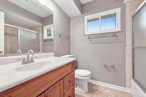 Bath - 5449 Timberlake Cir, Orient, OH 43146 photo 3 of 3