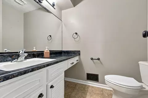 Bath - 5449 Timberlake Cir, Orient, OH 43146 photo 1 of 3