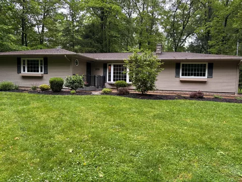 205 Kokosing Dr, Gambier, OH 43022