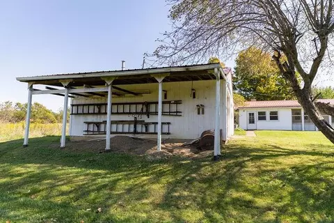 Exterior - 21455 Mccoy Rd, Circleville, OH 43113 photo 14 of 18