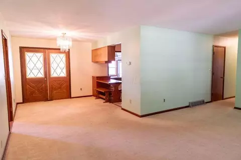 Living - 21455 Mccoy Rd, Circleville, OH 43113 photo 4 of 6