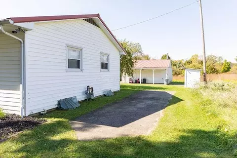 Exterior - 21455 Mccoy Rd, Circleville, OH 43113 photo 9 of 18