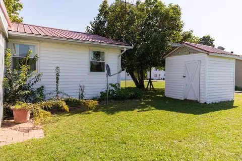 Exterior - 21455 Mccoy Rd, Circleville, OH 43113 photo 11 of 18