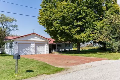 Exterior - 21455 Mccoy Rd, Circleville, OH 43113 photo 2 of 18