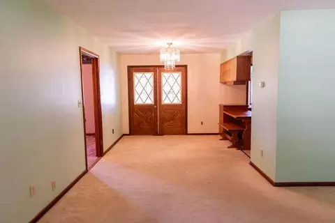 Living - 21455 Mccoy Rd, Circleville, OH 43113 photo 3 of 6