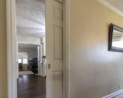 Entry Way - 623 E 5th Ave, Lancaster, OH 43130 photo 2 of 3