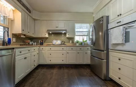 Kitchen - 623 E 5th Ave, Lancaster, OH 43130 photo 1 of 4