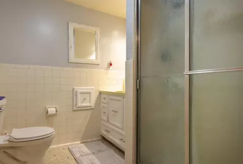 Bath - 623 E 5th Ave, Lancaster, OH 43130 photo 3 of 4
