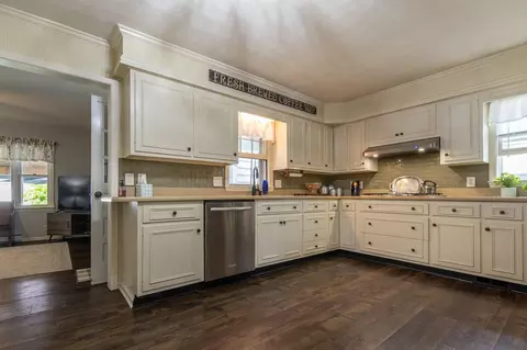 Kitchen - 623 E 5th Ave, Lancaster, OH 43130 photo 4 of 4