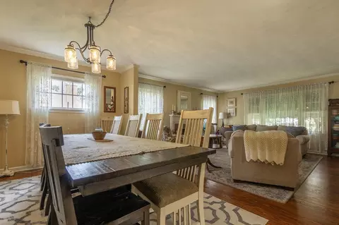Dining - 623 E 5th Ave, Lancaster, OH 43130 photo 2 of 3
