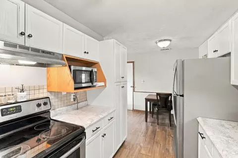 Kitchen - 420 Avon Dr, Circleville, OH 43113 photo 3 of 4