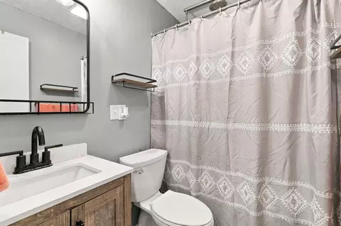 Bath - 420 Avon Dr, Circleville, OH 43113 photo 1 of 2