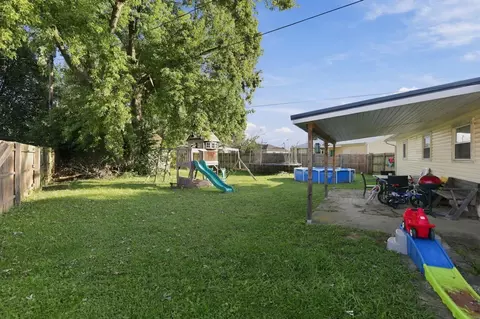 Exterior - 420 Avon Dr, Circleville, OH 43113 photo 3 of 4