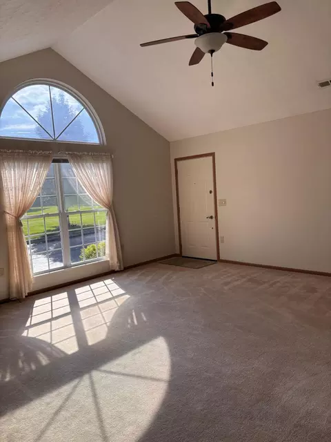 6814 Winrock Dr #4, New Albany, OH 43054