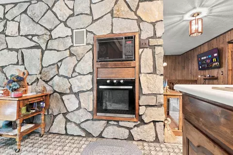 Kitchen - 34199 Keller Rd, Logan, OH 43138 photo 5 of 7