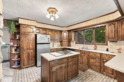 Kitchen - 34199 Keller Rd, Logan, OH 43138 photo 1 of 7