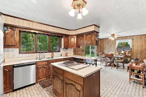 Kitchen - 34199 Keller Rd, Logan, OH 43138 photo 4 of 7