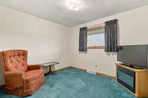 Bedroom - 2464 Lees Rd, Newark, OH 43055 photo 3 of 6