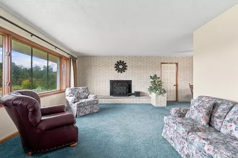 Living - 2464 Lees Rd, Newark, OH 43055 photo 1 of 5