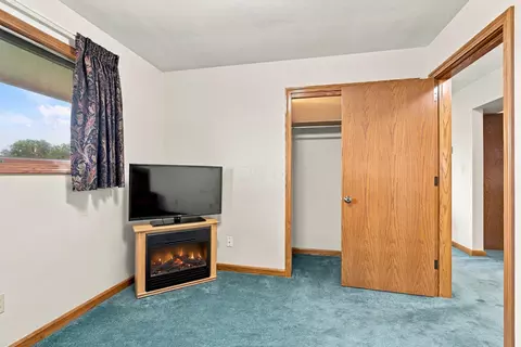Bedroom - 2464 Lees Rd, Newark, OH 43055 photo 4 of 6