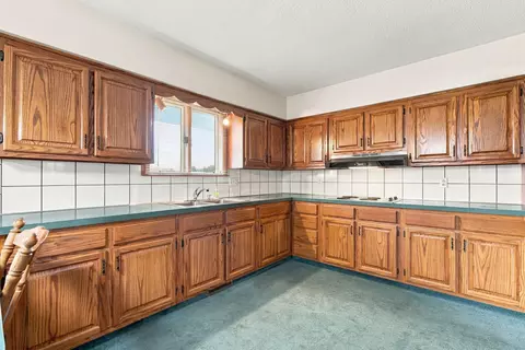 Kitchen - 2464 Lees Rd, Newark, OH 43055 photo 2 of 5