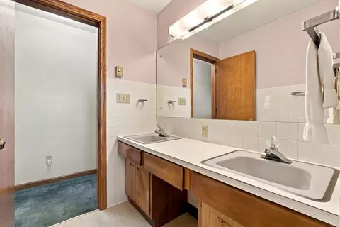 Bath - 2464 Lees Rd, Newark, OH 43055 photo 3 of 3