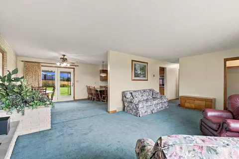 Living - 2464 Lees Rd, Newark, OH 43055 photo 4 of 5