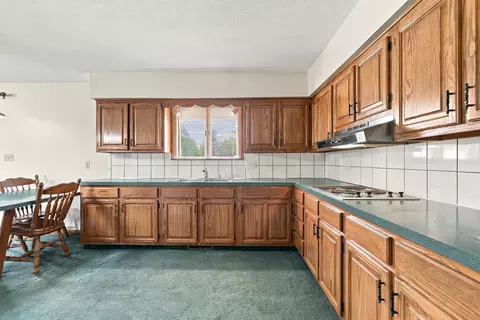 Kitchen - 2464 Lees Rd, Newark, OH 43055 photo 4 of 5