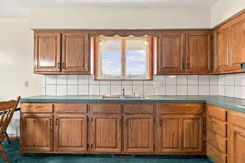 Kitchen - 2464 Lees Rd, Newark, OH 43055 photo 3 of 5