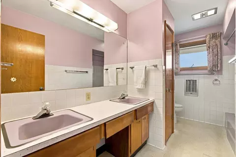 Bath - 2464 Lees Rd, Newark, OH 43055 photo 1 of 3