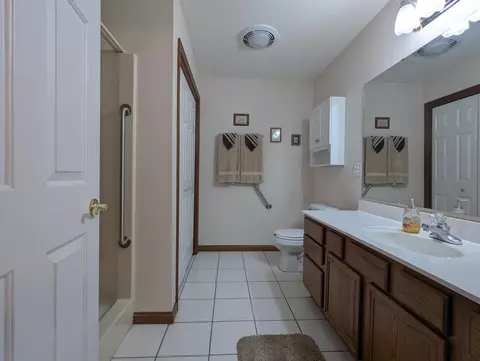 Bath - 1940 Shady Oak Ct, Springfield, OH 45502 photo 1 of 3