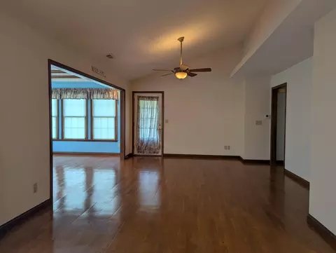 Living - 1940 Shady Oak Ct, Springfield, OH 45502 photo 2 of 5