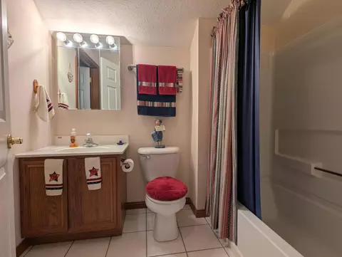 Bath - 1940 Shady Oak Ct, Springfield, OH 45502 photo 3 of 3