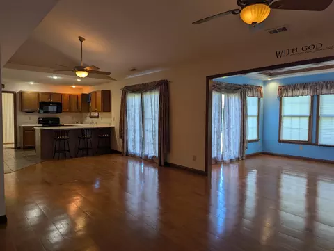 Living - 1940 Shady Oak Ct, Springfield, OH 45502 photo 1 of 5
