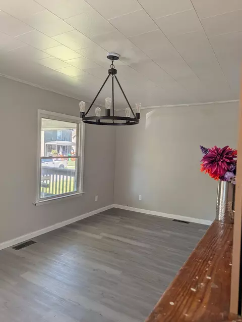 636 Mary St, Marion, OH 43302 photo 2