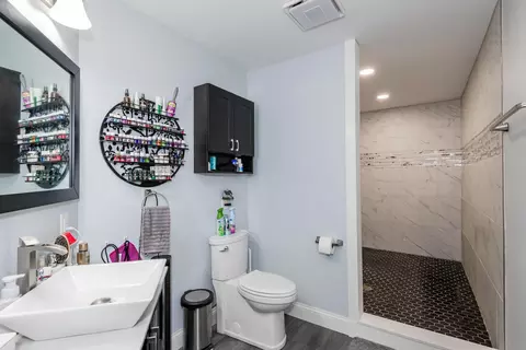 Bath - 5730 Old Clifton Rd, Springfield, OH 45502 photo 1 of 7