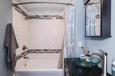 Bath - 5730 Old Clifton Rd, Springfield, OH 45502 photo 5 of 7