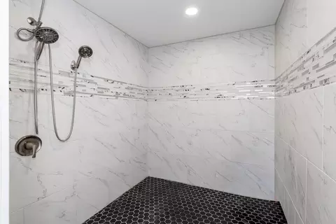 Bath - 5730 Old Clifton Rd, Springfield, OH 45502 photo 2 of 7
