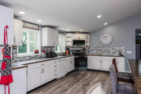 Kitchen - 5730 Old Clifton Rd, Springfield, OH 45502 photo 3 of 5
