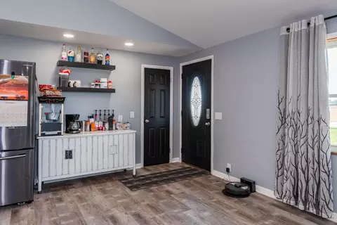 Entry Way - 5730 Old Clifton Rd, Springfield, OH 45502 photo 1 of 2