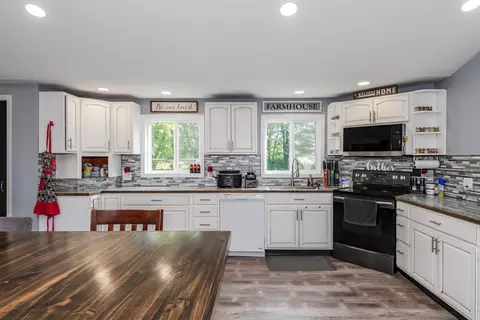 Kitchen - 5730 Old Clifton Rd, Springfield, OH 45502 photo 5 of 5
