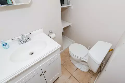Bath - 5730 Old Clifton Rd, Springfield, OH 45502 photo 4 of 7