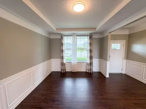Living - 324 Silver Fox Way, Delaware, OH 43015 photo 2 of 5