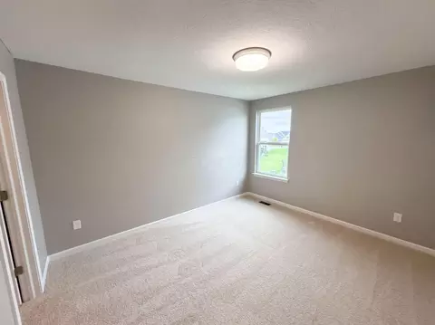Bedroom - 324 Silver Fox Way, Delaware, OH 43015 photo 4 of 12
