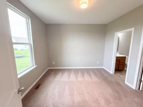 Bedroom - 324 Silver Fox Way, Delaware, OH 43015 photo 9 of 12