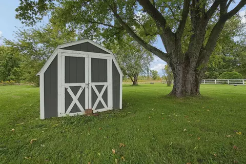 Exterior - 10547 Creamer Rd, Orient, OH 43146 photo 9 of 11
