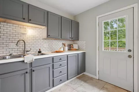 Kitchen - 10547 Creamer Rd, Orient, OH 43146 photo 2 of 2