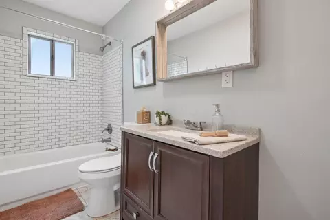 Bath - 10547 Creamer Rd, Orient, OH 43146 photo 1 of 2